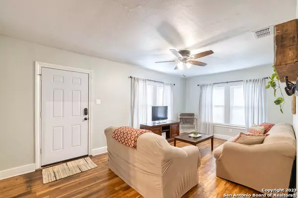Uvalde, TX 78801,711 Nopal St