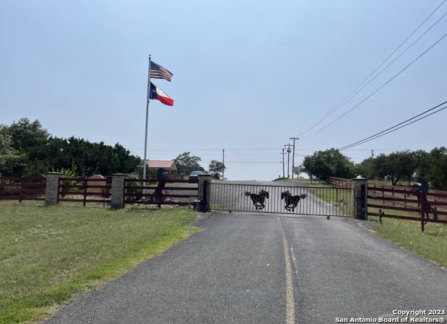 529 Thoroughbred Ln, Spring Branch, TX 78070
