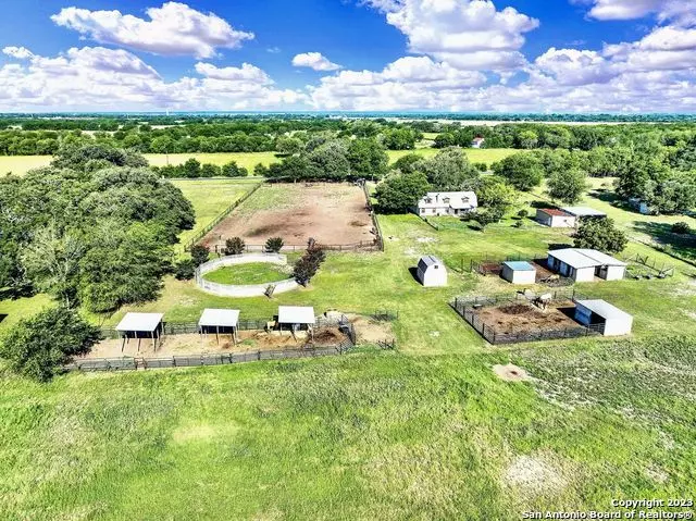 Atascosa, TX 78002,10820 MILES RD