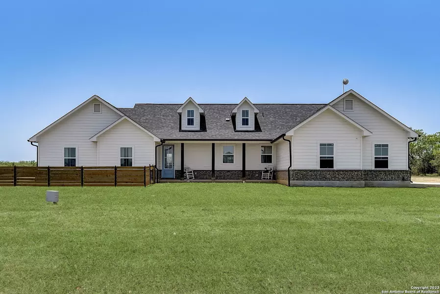5351 PITTMAN RD, Adkins, TX 78101-1864