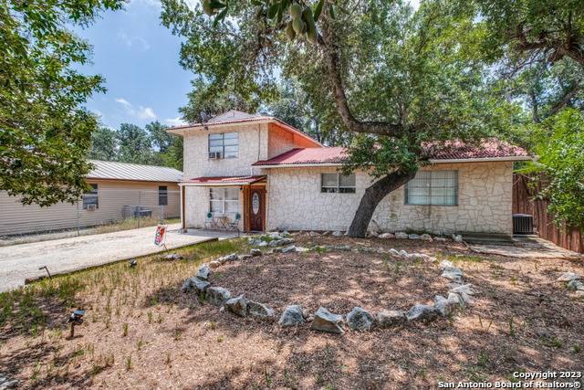 1407 Pebble Beach Rd, Lakehills, TX 78063