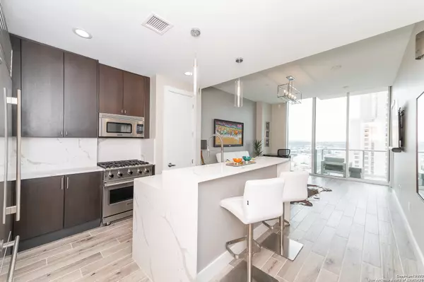 610 MARKET ST UNIT 2504, San Antonio, TX 78205-2636