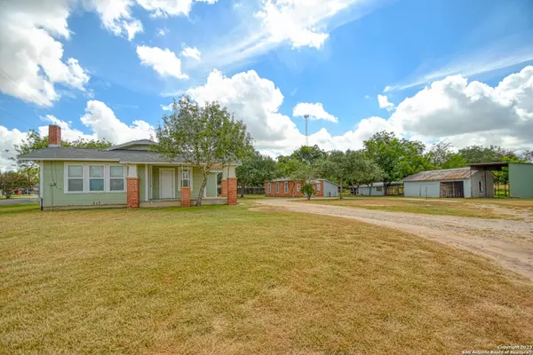 Poth, TX 78147,115 KLECKA ST