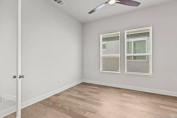 Universal City, TX 78148-3464,115 Low Meadow Drive