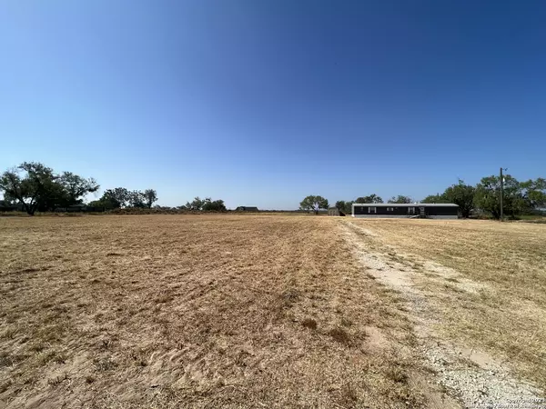 Devine, TX 78016,1606 CR 7711