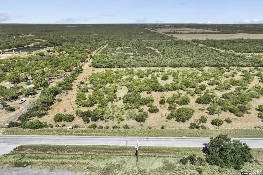 4 CR 429, Pleasanton, TX 78064