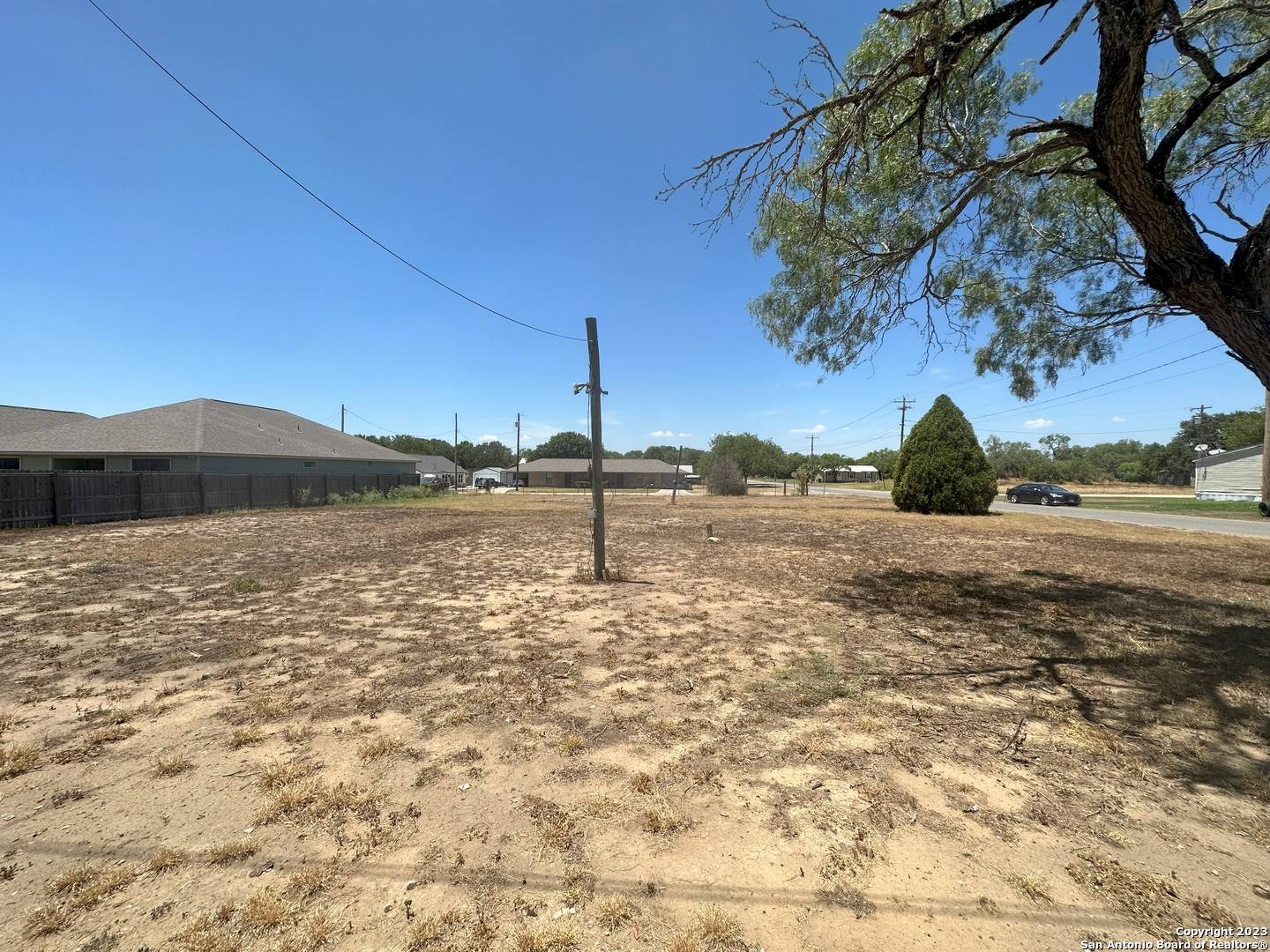 Jourdanton, TX 78026,812 Waltom Ave