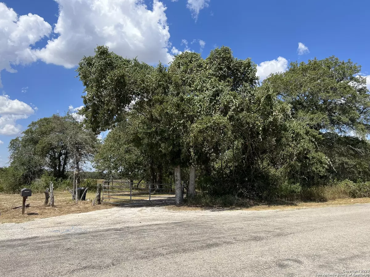 La Vernia, TX 78121,1196 CR 319