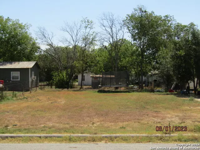 1623 BOWIE ST, Seguin, TX 78155