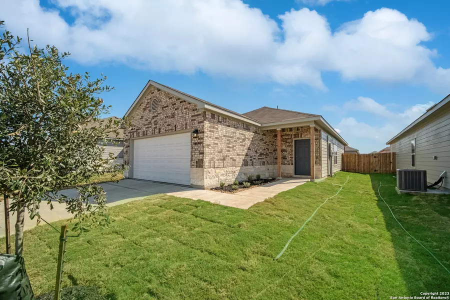 7655 Stud Dr, Elmendorf, TX 78112