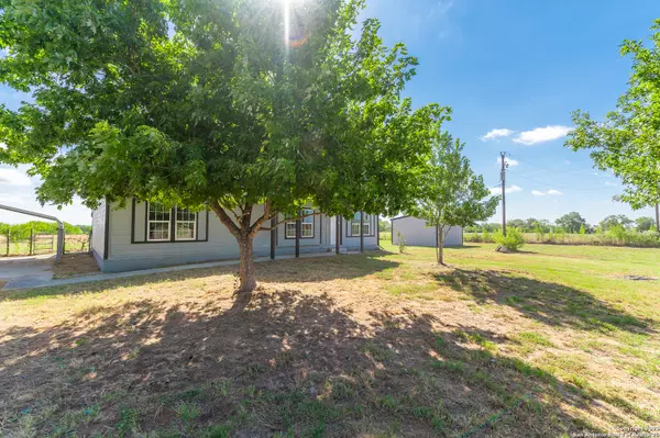 Floresville, TX 78114,535 CR 233