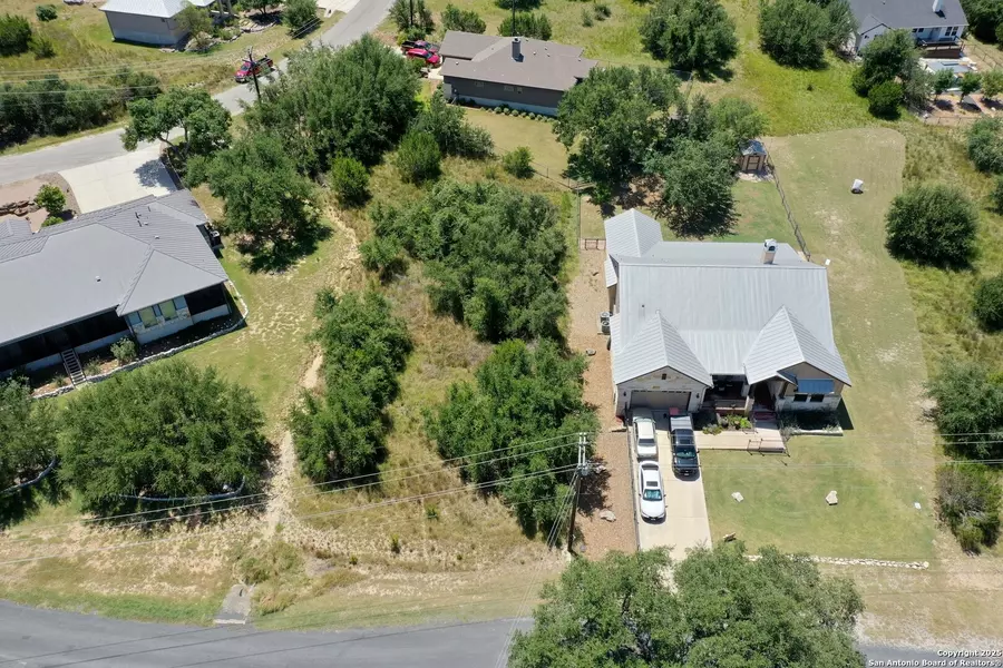 140 N CALVIN BARRETT, Blanco, TX 78606