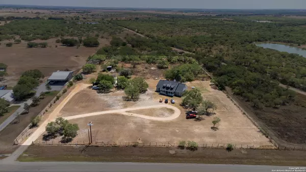 Floresville, TX 78114-4190,1411 FM 3161