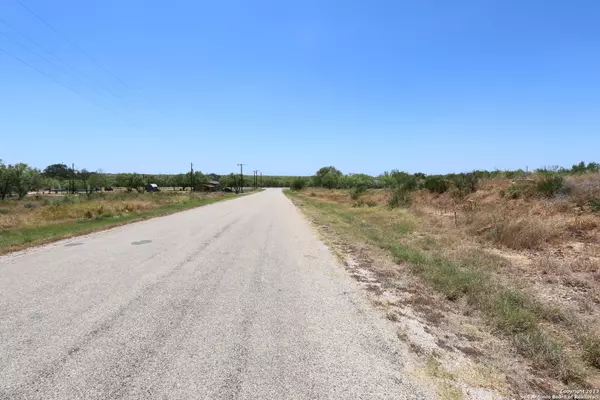 Devine, TX 78016,109 County Road 2638