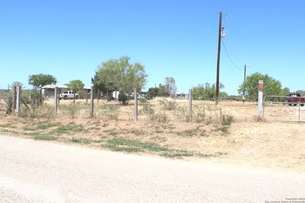 Devine, TX 78016,139 CR 7751