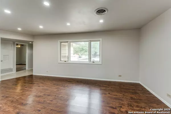 San Antonio, TX 78213,1302 Viewridge Dr