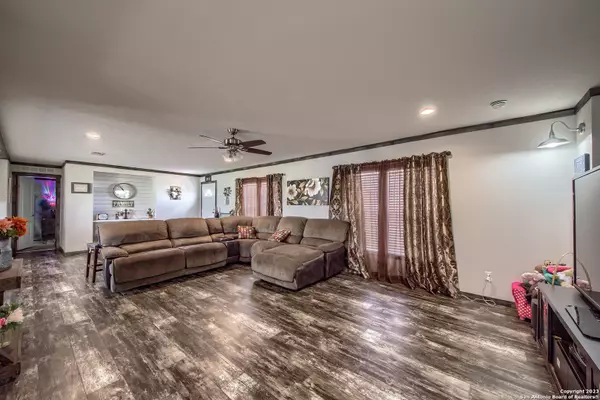 Lytle, TX 78052,93 Las Palomas Dr