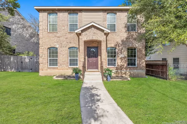 8212 OLDE VILLAGE DR, San Antonio, TX 78250-2627