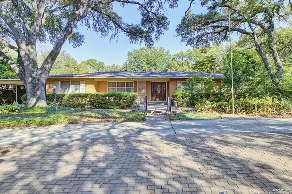 Castle Hills, TX 78213-1910,203 GARDENVIEW