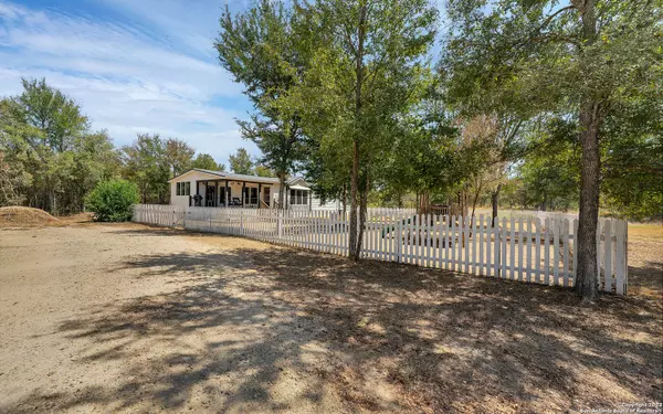 Seguin, TX 78155-2390,825 MILL CREEK RD