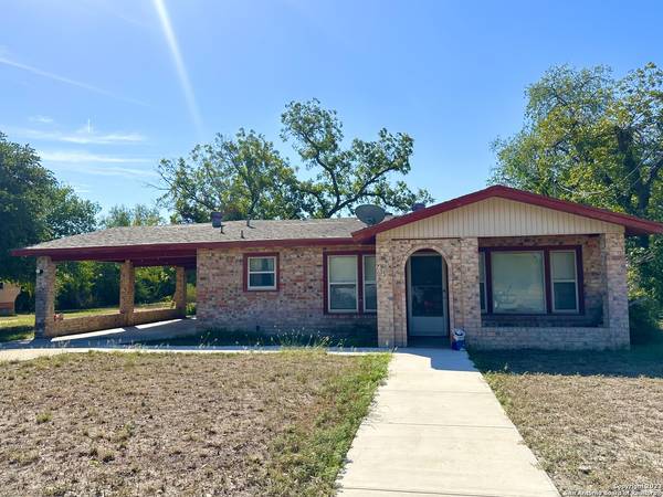 713 Boone St,  Uvalde,  TX 78801