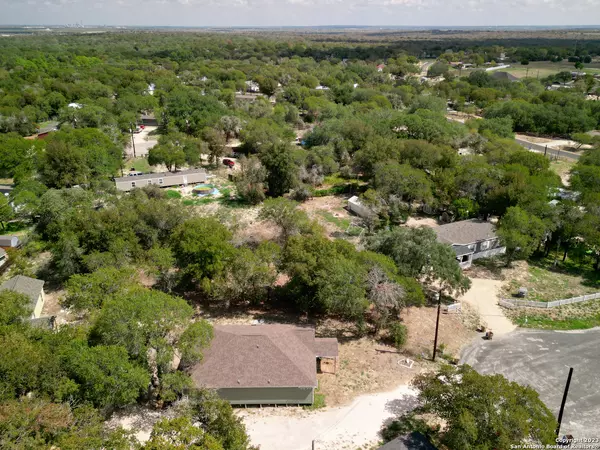 Elmendorf, TX 78112,4511 Desert Winds