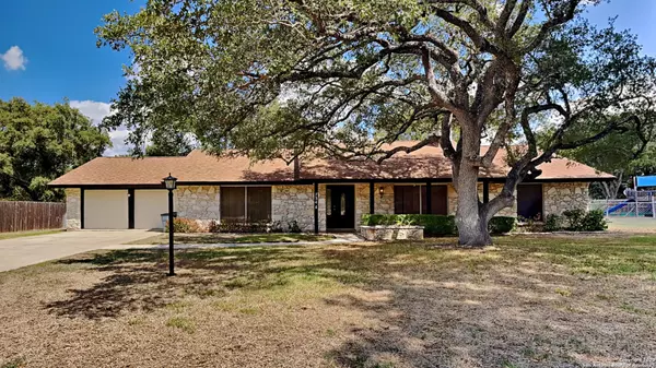 734 WINDROCK CIR, Windcrest, TX 78239-2626