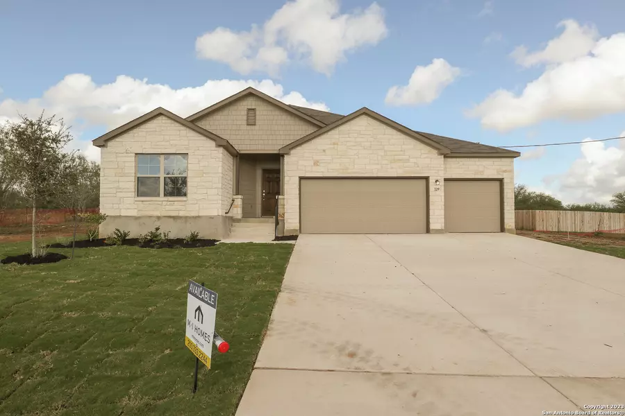 129 Calgary Drive, Floresville, TX 78114