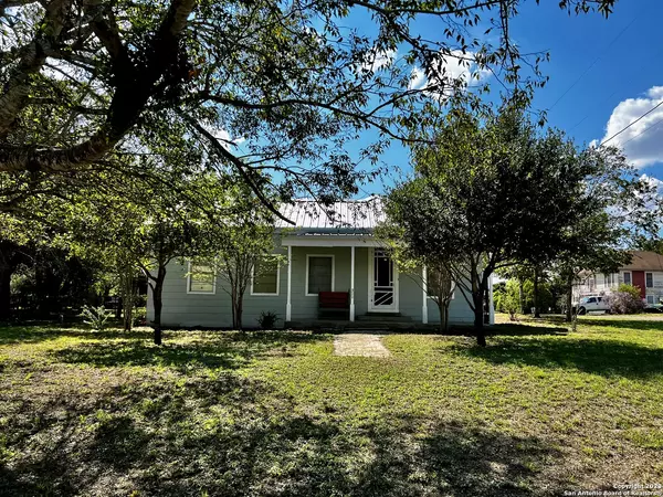 311 Reiffert St,  Runge,  TX 78151