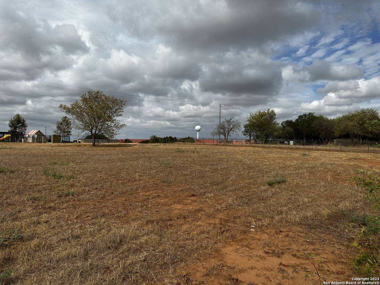 Floresville, TX 78114,105 Sparrow Ln