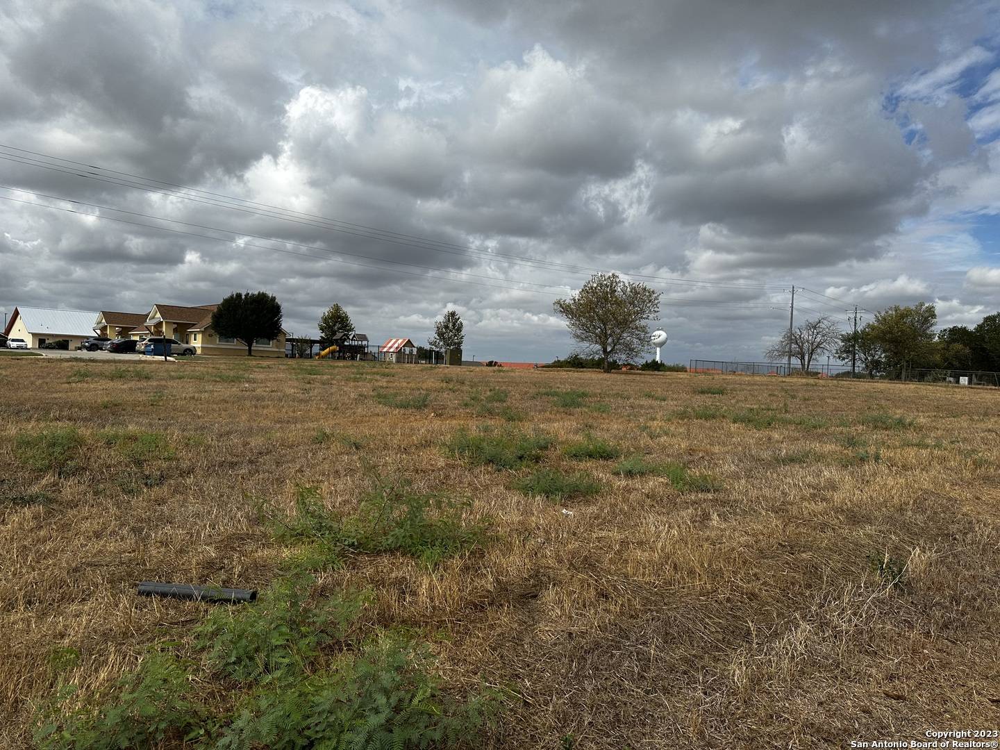 Floresville, TX 78114,105 Sparrow Ln