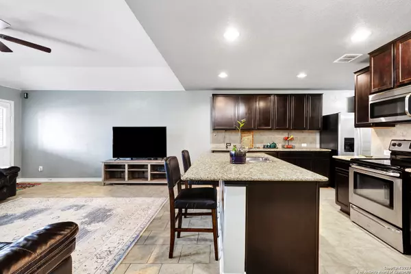 11307 EAGLE TREE San Antonio, TX 78245-9573