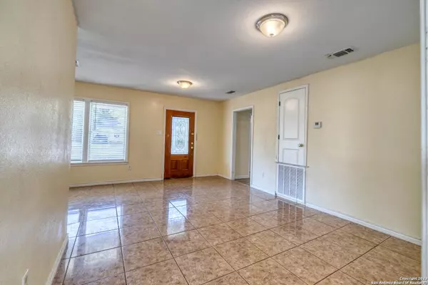 Uvalde, TX 78801-5744,909 GARDEN ST