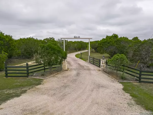 Pipe Creek, TX 78063-6126,2474 RIVER BLUFF CIR