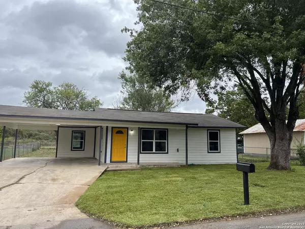 1207 PLUM ST, Floresville, TX 78114-1819