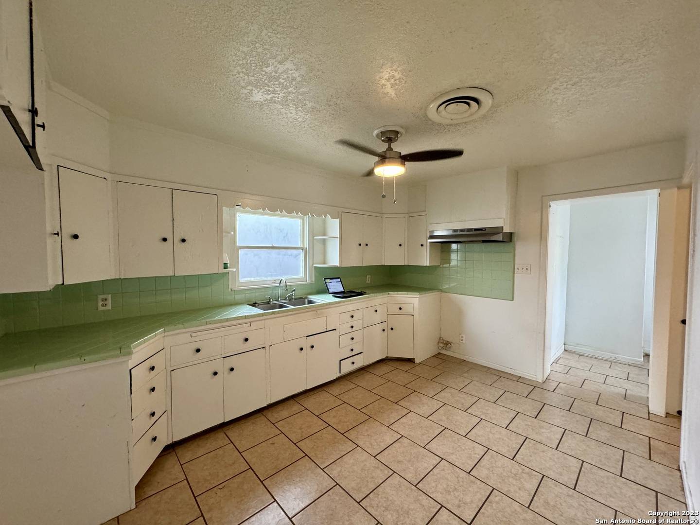 Uvalde, TX 78801-3930,532 OPPENHEIMER ST