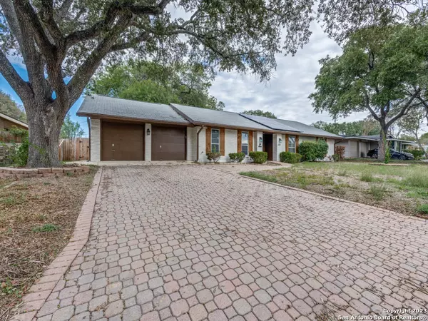 425 Winfield Blvd, Windcrest, TX 78239