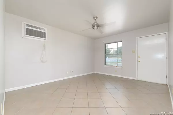 San Antonio, TX 78218-3833,4715 VILLAGE VIEW