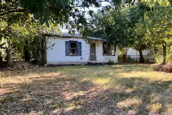 409 BRAZOS ST, Uvalde, TX 78801-3115