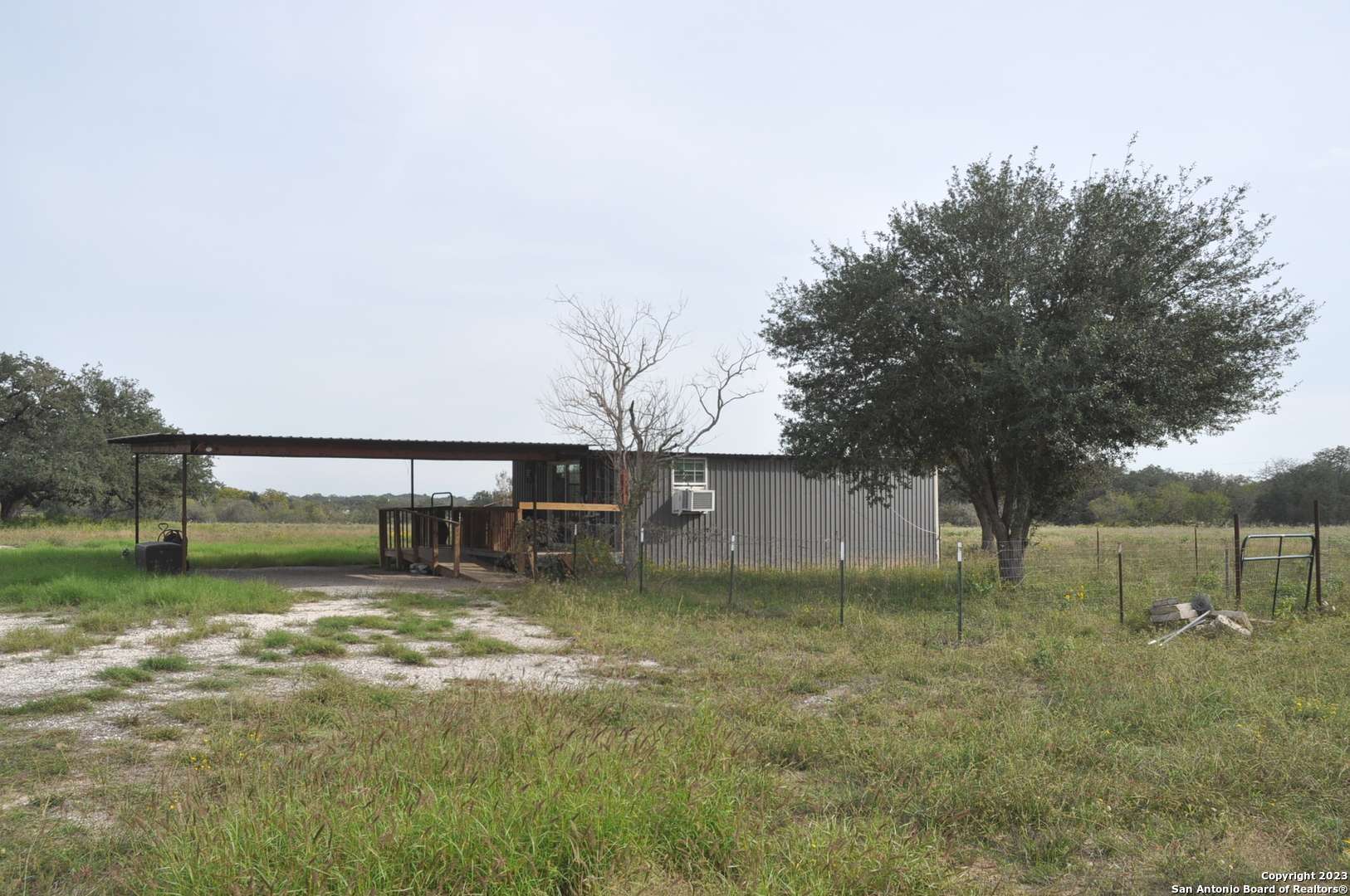 Devine, TX 78016,125 CR 7866
