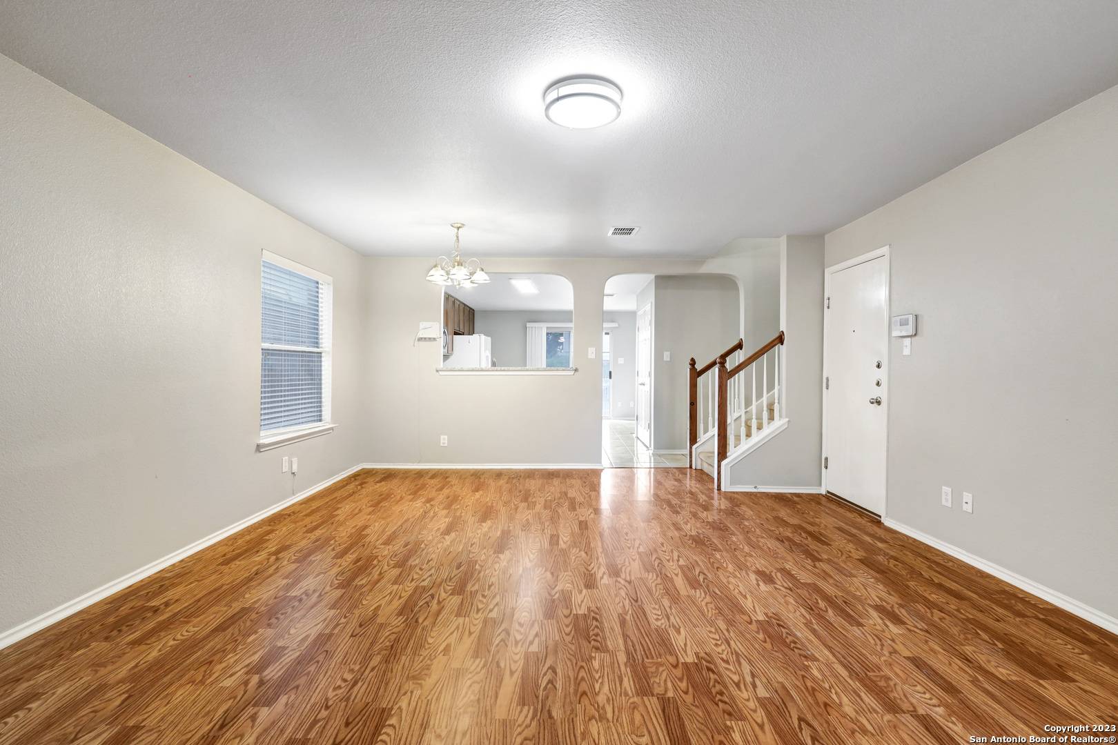 Converse, TX 78109-1143,527 DOLLY DR