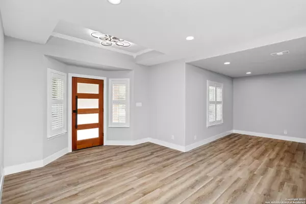 Hollywood Pa, TX 78232,613 SKYFOREST DR