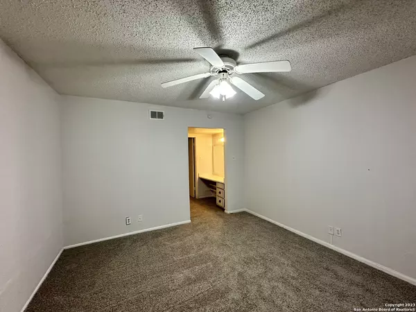 6611 SOUTHPOINT ST UNIT 113, San Antonio, TX 78229-4746