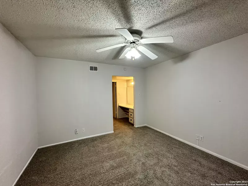 6611 SOUTHPOINT ST UNIT 113, San Antonio, TX 78229-4746