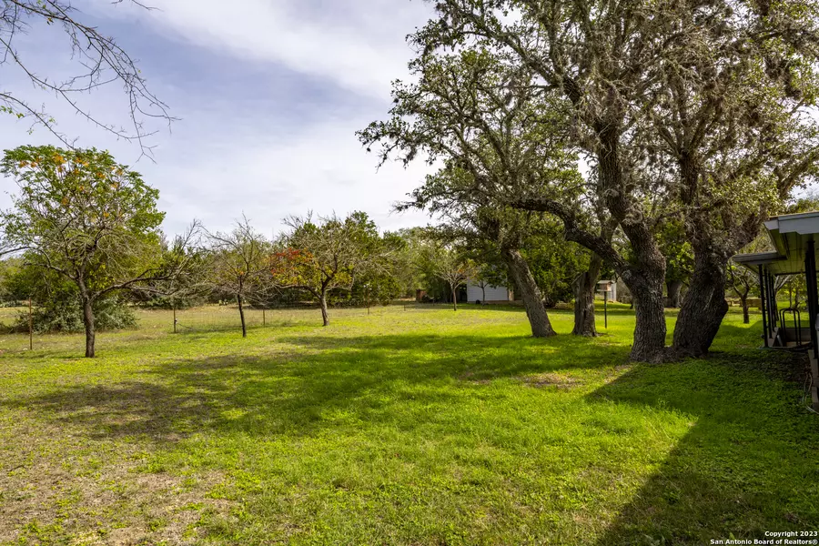 121-B Bartel Rd, Comfort, TX 78013