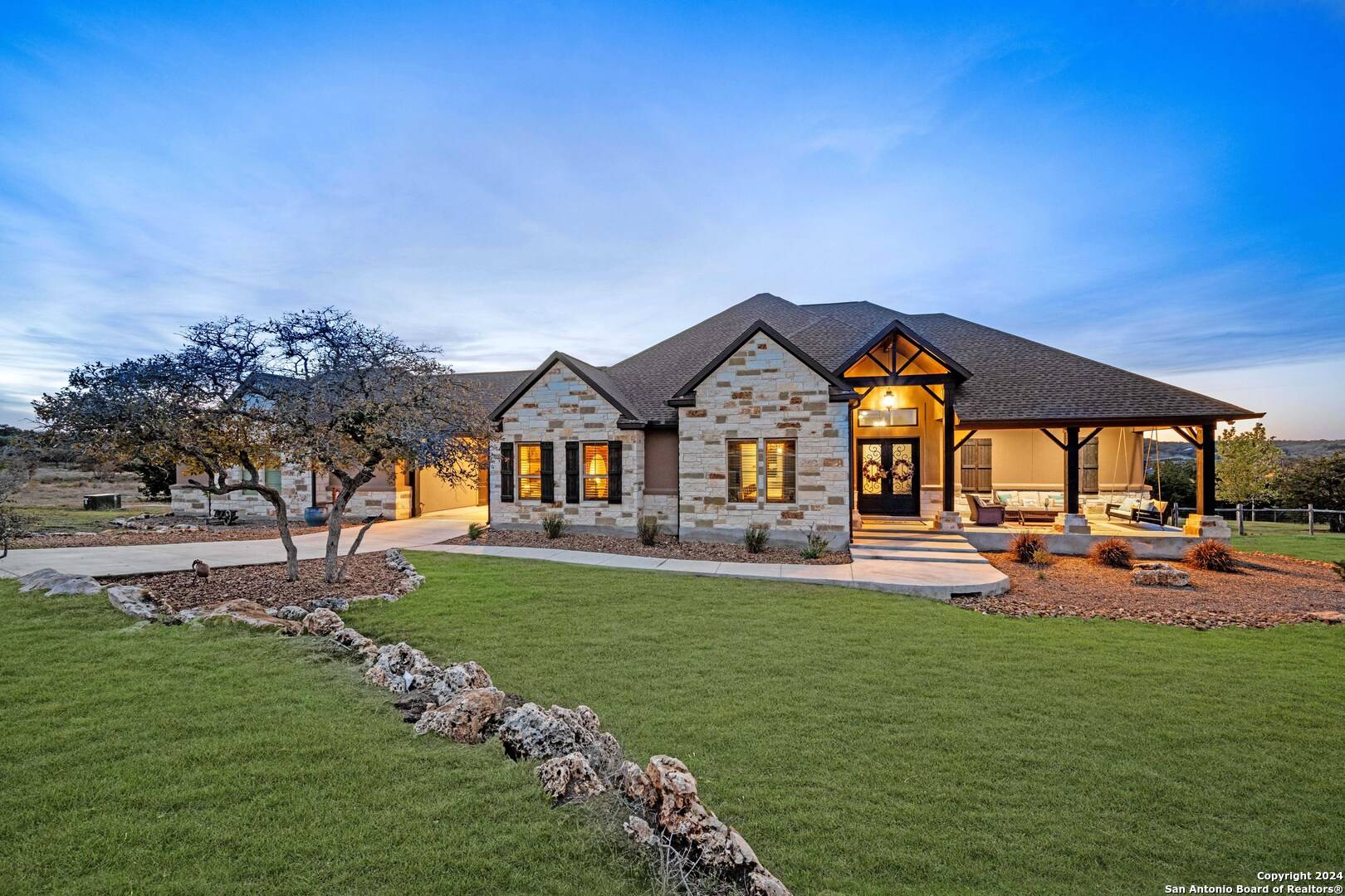 32 PHILLIP RANCH RD, Boerne, TX 78006