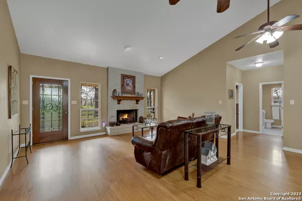 Floresville, TX 78114,459 CR 311