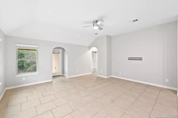 931 RACELAND RD San Antonio, TX 78245-3790