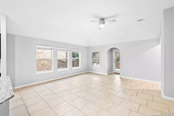 931 RACELAND RD San Antonio, TX 78245-3790