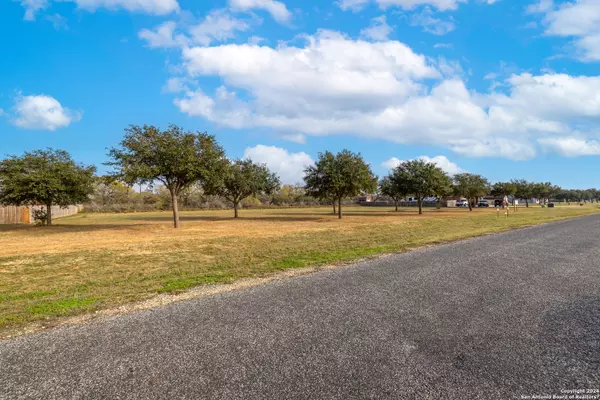 Lytle, TX 78052,141 Short Meadow Dr